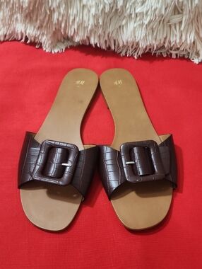 H&M Women's Brown Bckle lide Sandals